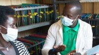 La crise de la dette pèse sur les systèmes de santé dans les pays en développement, prévient ONUSIDA
