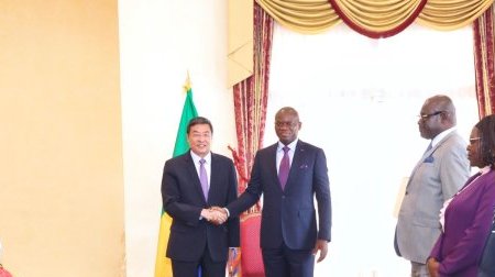 À Oyem, Oligui Nguema reçoit une délégation d’investisseurs chinois mandatée par Xi Jinping
