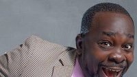 Defunzu transforme l’Ambassade en temple du rire : inauguration le 17 août à Ambowè
