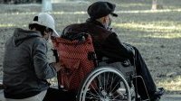 Les droits des personnes handicapées menacés par les mauvaises conditions de travail des soignants
