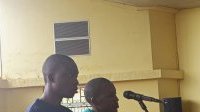 Pour avoir tenté de braquer un boutiquier, deux jeunes gabonais écopent de 14 ans de prison
