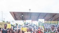 Ali Bongo inaugure le plateau multisports de Ndjolé

