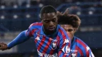 Ligue 2 : Alex Moucketou Moussounda et le SM Caen, lanterne rouge après une défaite 3-0

