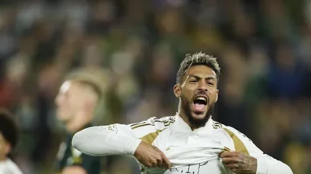 MLS : Denis Bouanga arrache un nul pour Los Angeles FC et rend hommage à Boupendza
