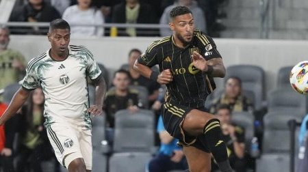 MLS : Denis Bouanga brille dans un derby de feu à Los Angeles
