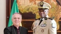 Brice Clotaire Oligui Nguema échange avec le nonce apostolique et une délégation d’évêques
