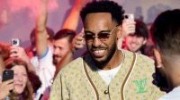 Pierre-Emerick Aubameyang fait son retour à Marseille sous les acclamations
