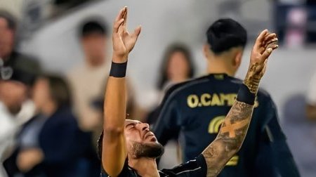 MLS : Denis Bouanga voit triple et guide Los Angeles FC vers la victoire
