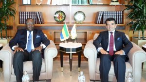 Le Directeur général de l’ICESCO reçoit à Rabat le ministre gabonais de l’Enseignement supérieur