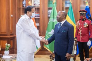 Ali Bongo reçoit en audience Venkaiah Naidu, vice-président indien